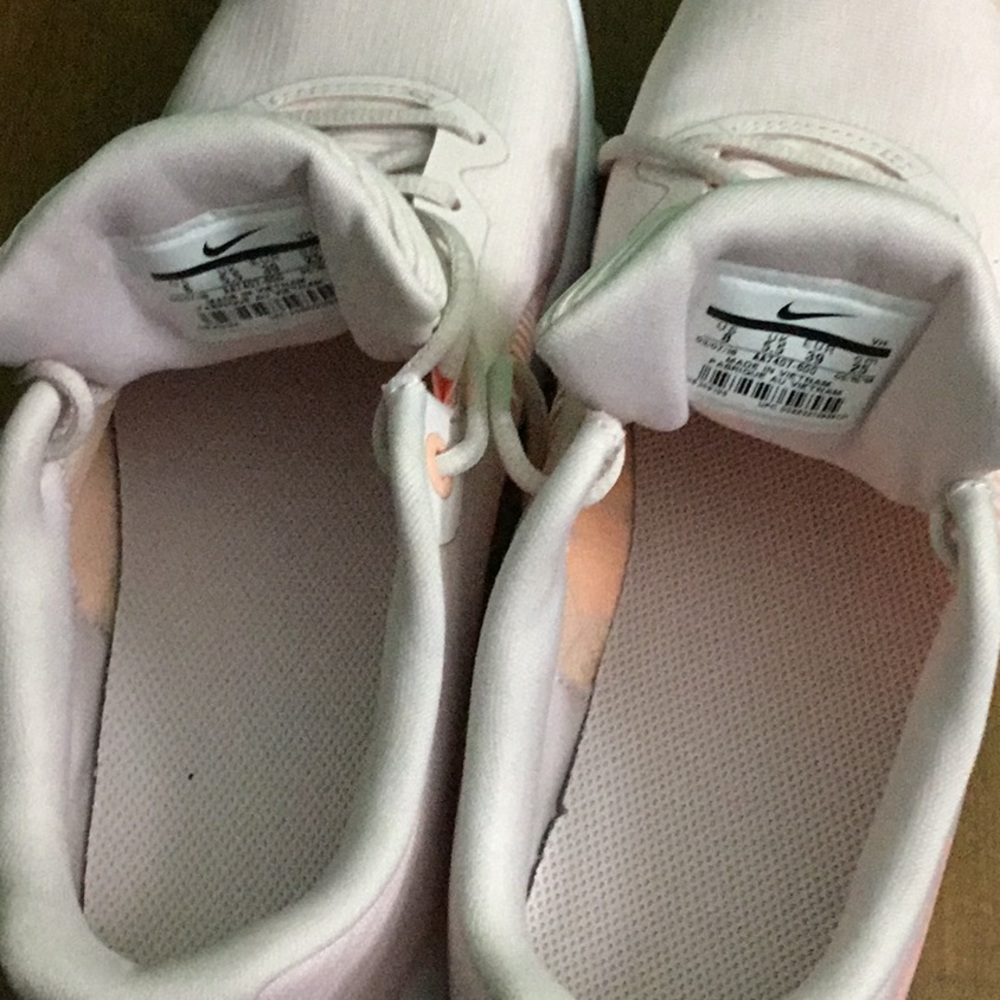 Nike Air Max - Picture 3 of 5